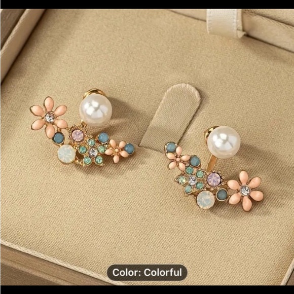 New Women Flower Design With Faux Pearl Shiny Rhinestone Decor Stud Earrings - Picture 6 of 7